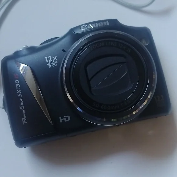Canon PowerShot SX130, 12 Times Optical Zoom - Picture 2 of 8